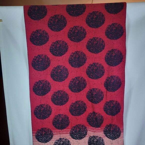 Giant Gradient Circles / Moons Soft Scarf in Red and Navy - Picture 9 of 12